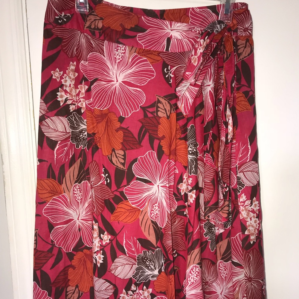 EUC H&M Wrap Floral Skirt Size 12 womens